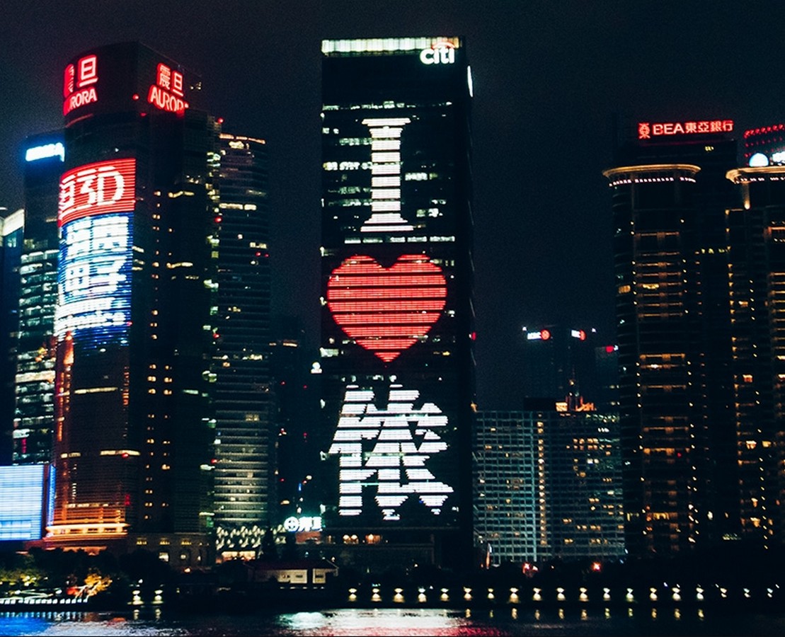 proyección de reflector gobo de luz exterior en edificios