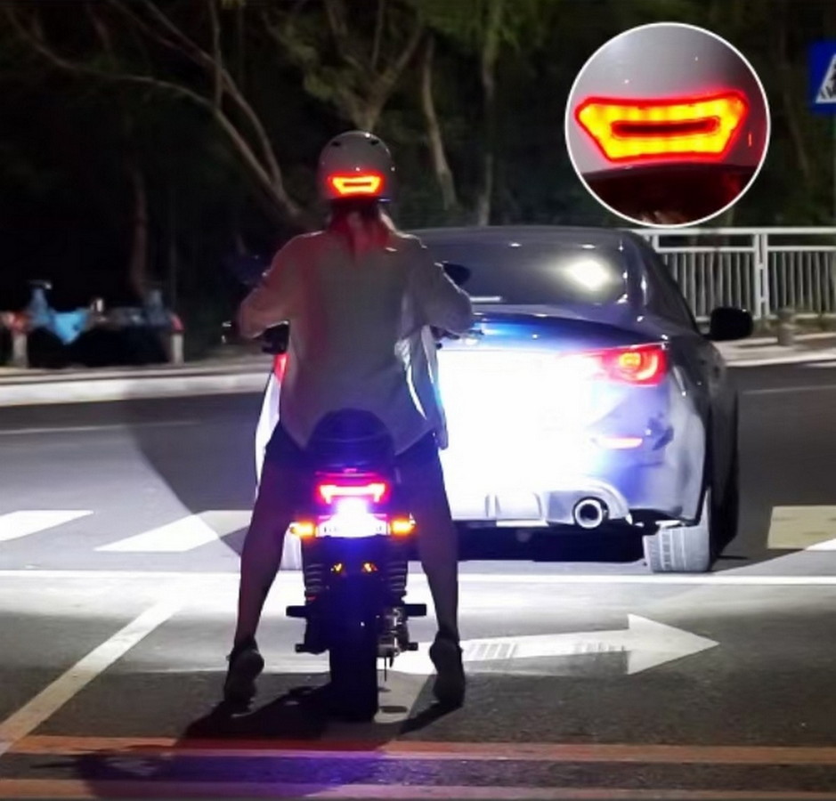 casco scooter con intermitentes y luz led